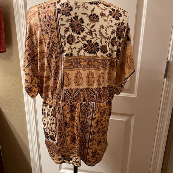 ***Beautiful One World Blouse - Picture 3 of 5